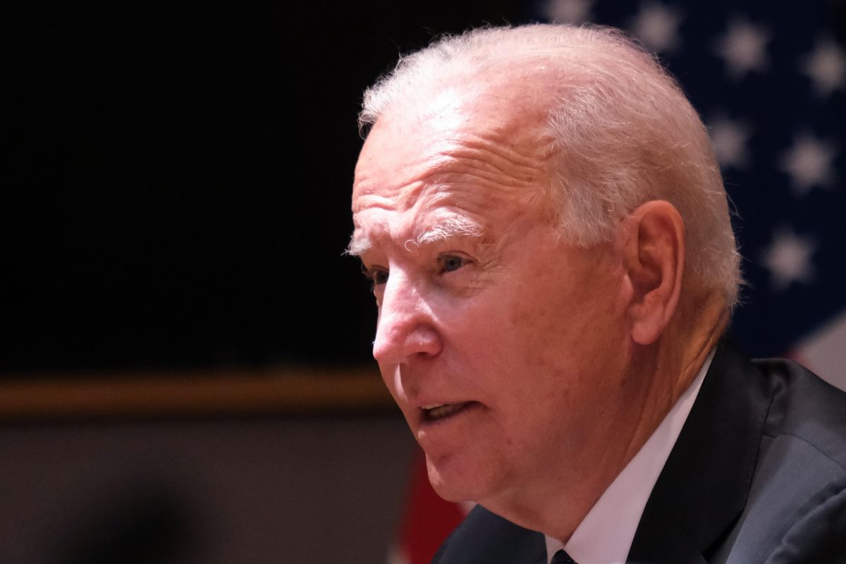 Biden aggira la Corte suprema e firma l’ordine che rilancia l’aborto
