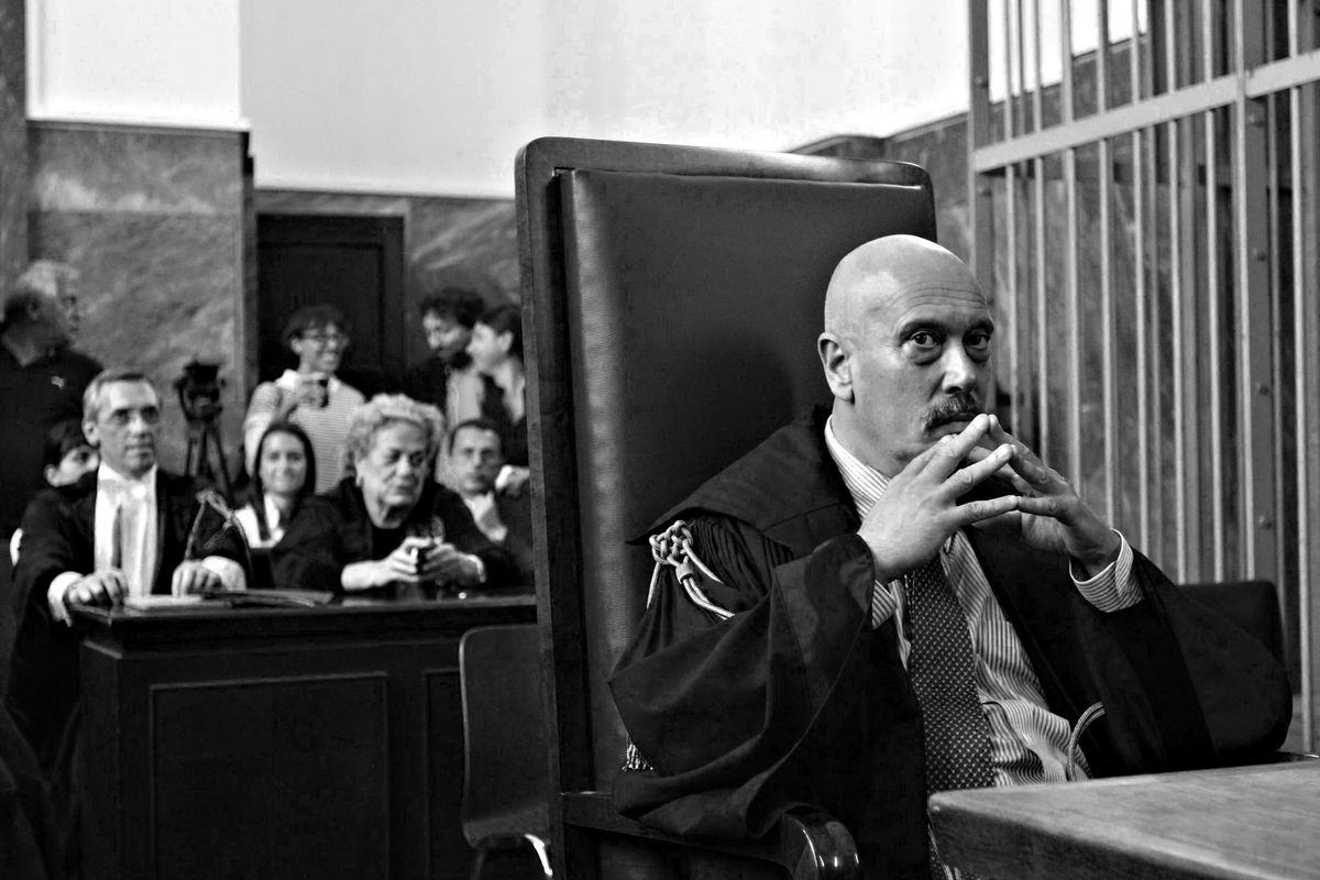 «Indagini di m... fatte da incapaci». La faida tra pm nel processo flop Eni