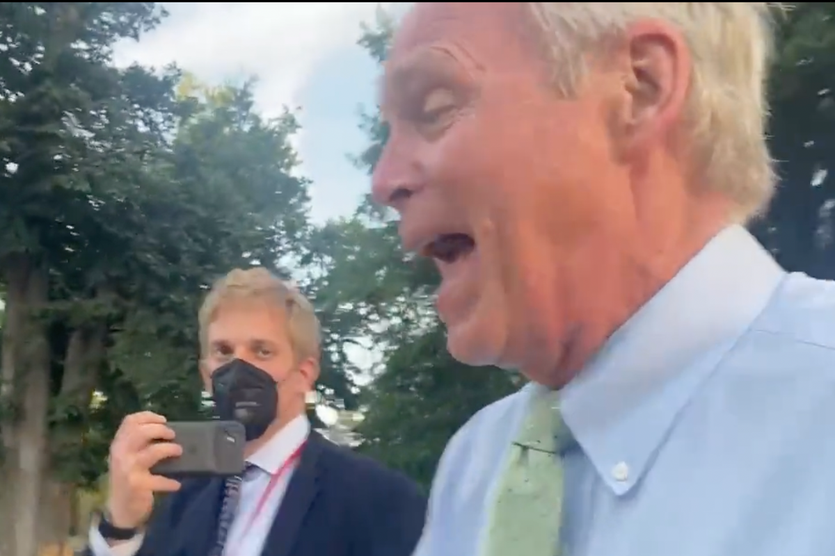 Ron Johnson Has NO IDEA How He Wound Up In The Middle Of This Fake Elector Coup Plot!