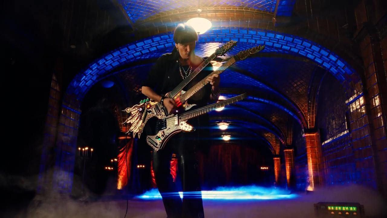 Steve Vai: «La nuova generazione del rock fa paura»