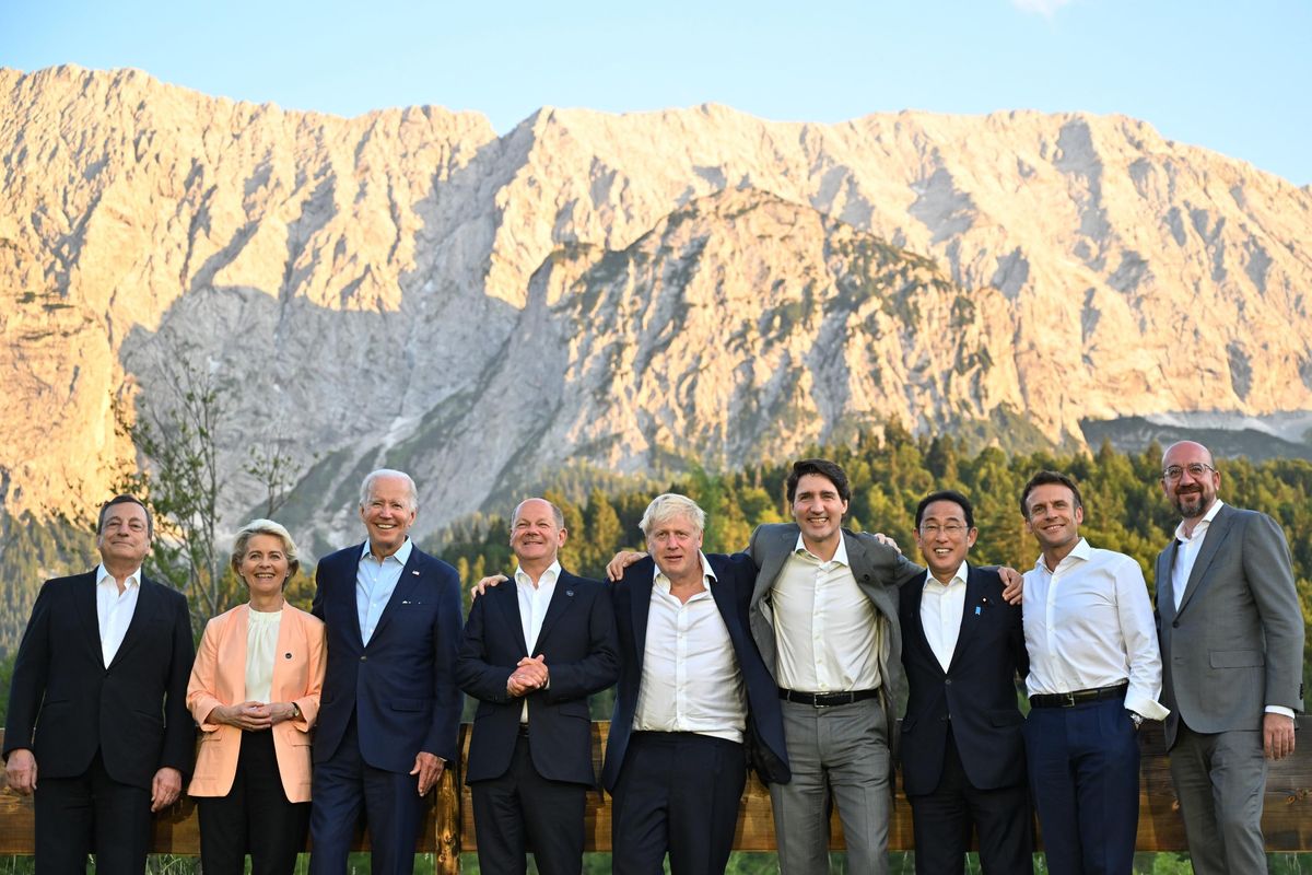 Il G7 chiacchiere e missili. In Baviera piovono parole, in Ucraina piovono bombe