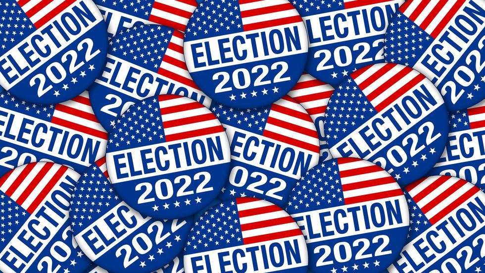 Hordes of swing-state surburbanites switching voter registration to Republican