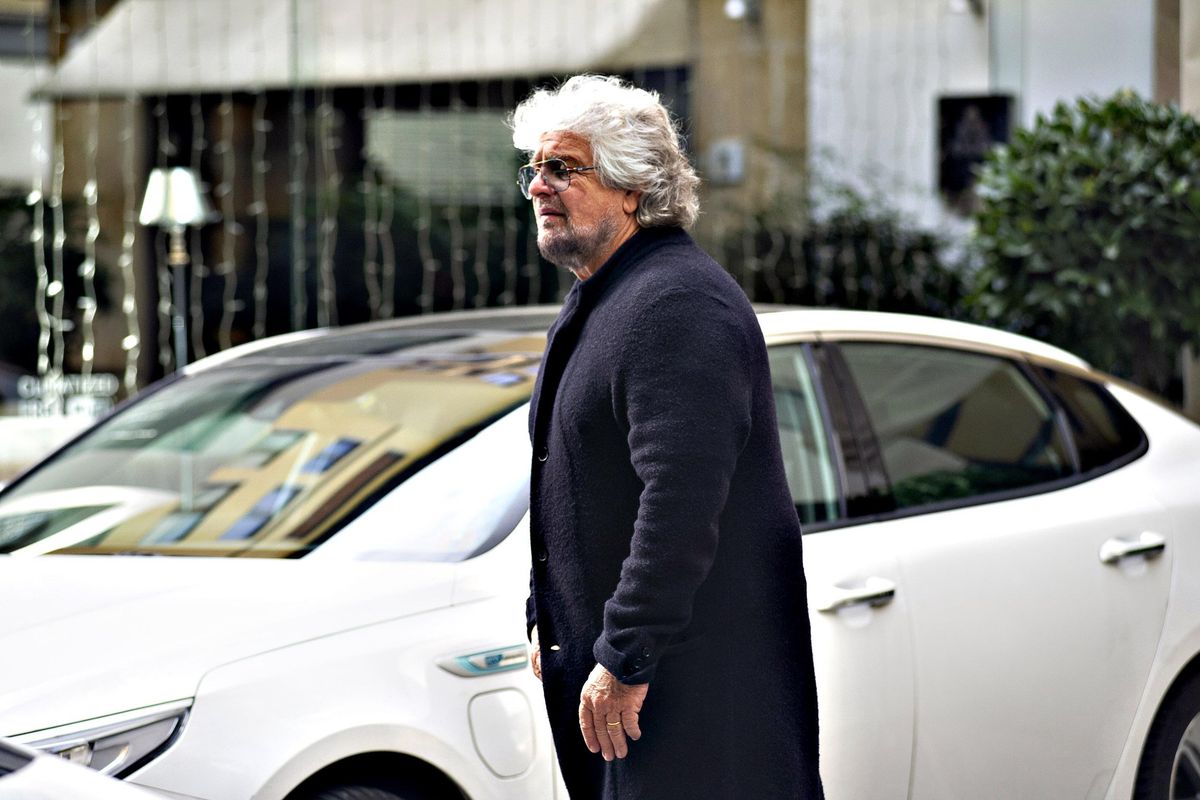 Grillo ordina a Conte di sostenere Draghi