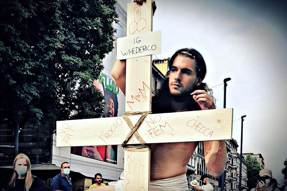 Sindaci, non pagate i pride: odiano i cattolici