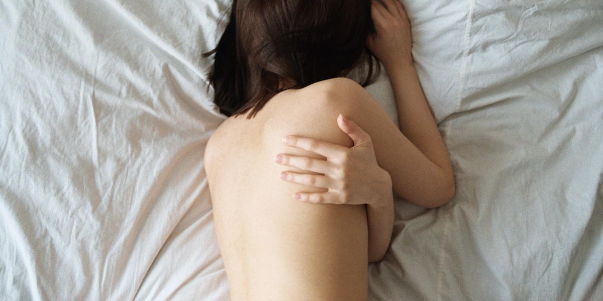 People Share The Real Reason They Sleep Naked