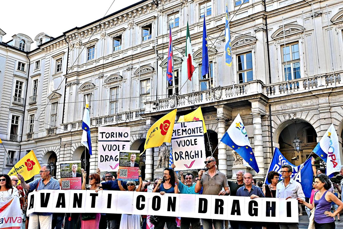 Le manifestazioni pro premier stile Sardine arruolano pure i bimbi