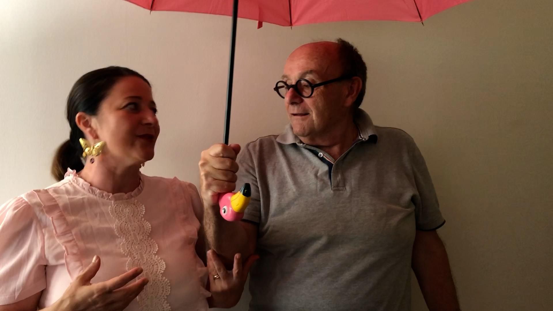 Le pillole di galateo di Petra e Carlo: buone maniere sotto l’ombrellone