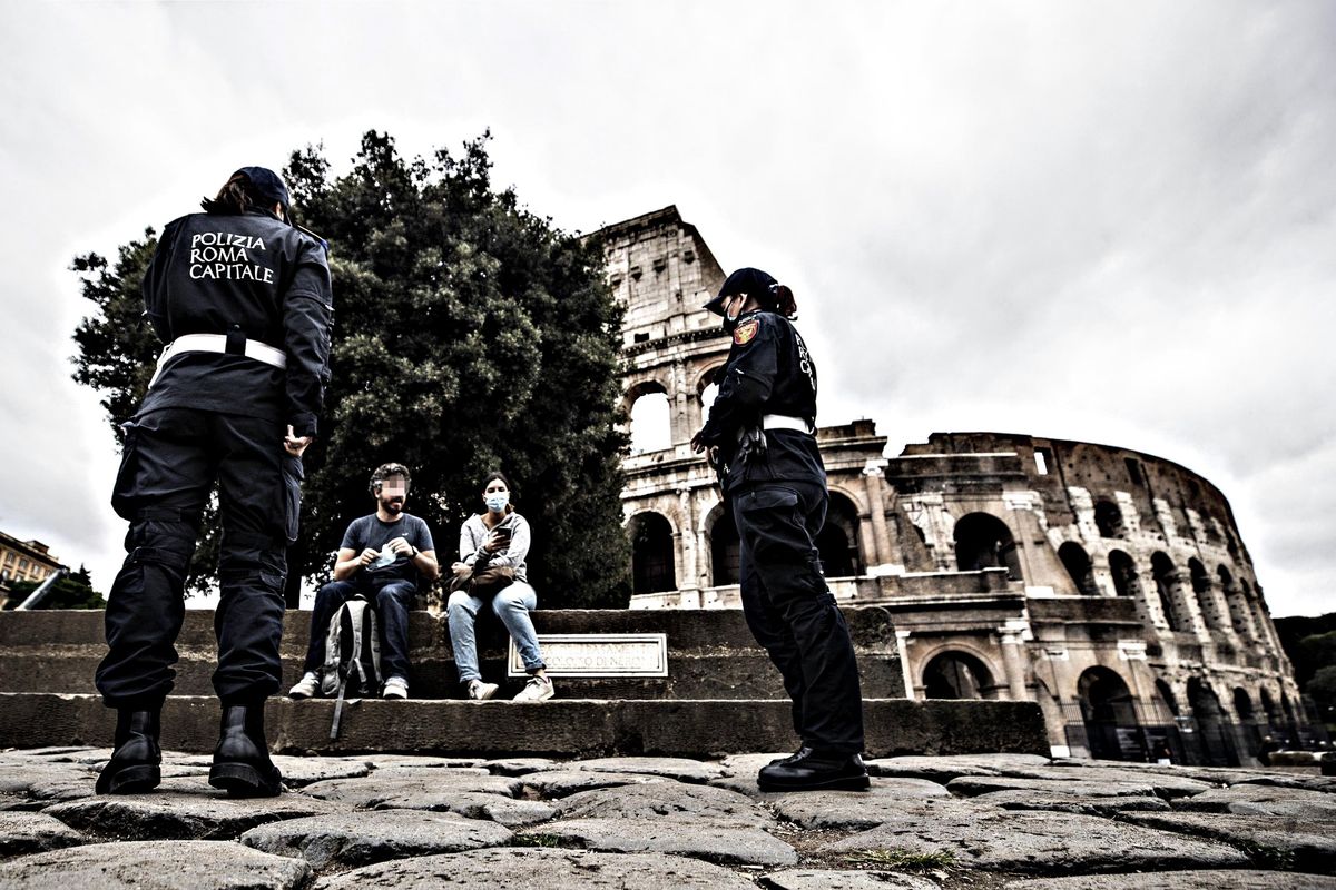Arresto per i positivi senza la mascherina