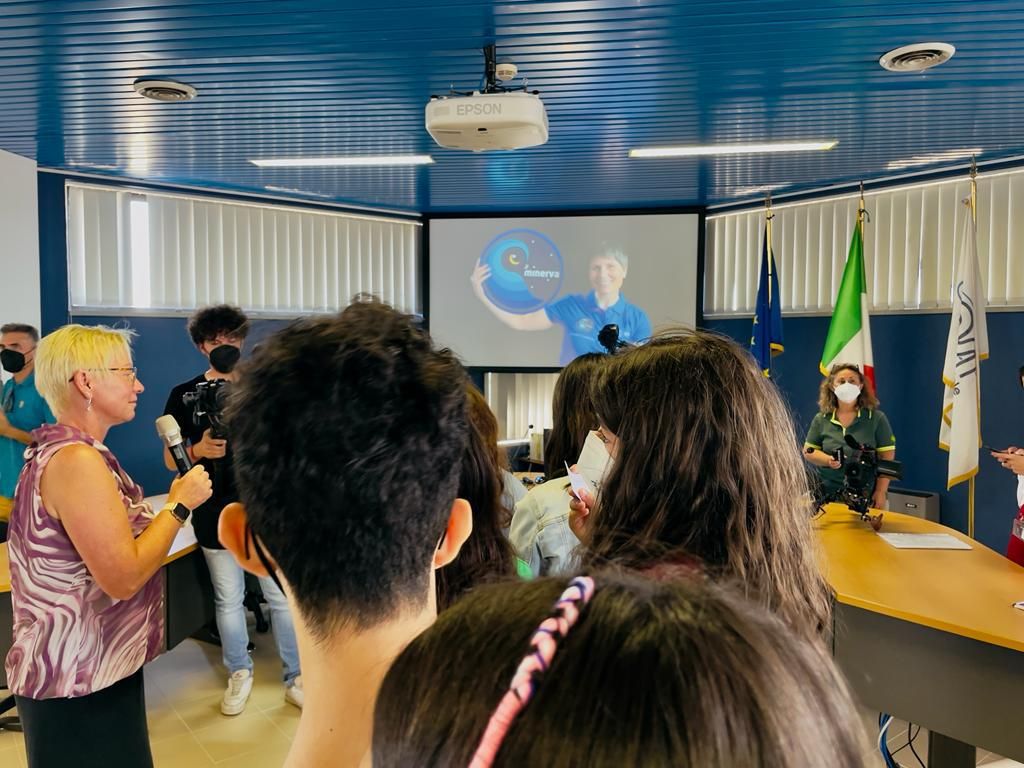 Il collegamento in diretta dallo spazio di Samantha Cristoforetti con i bambini di Matera