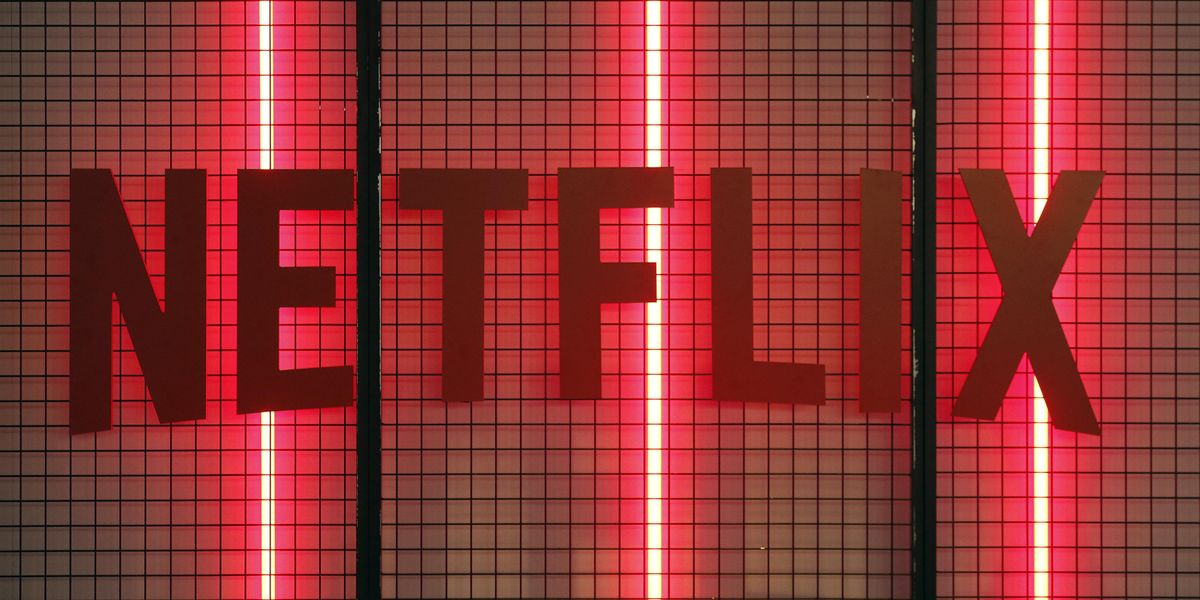'Love Is Blind' Contestant Sues Netflix for Inhumane Treatment