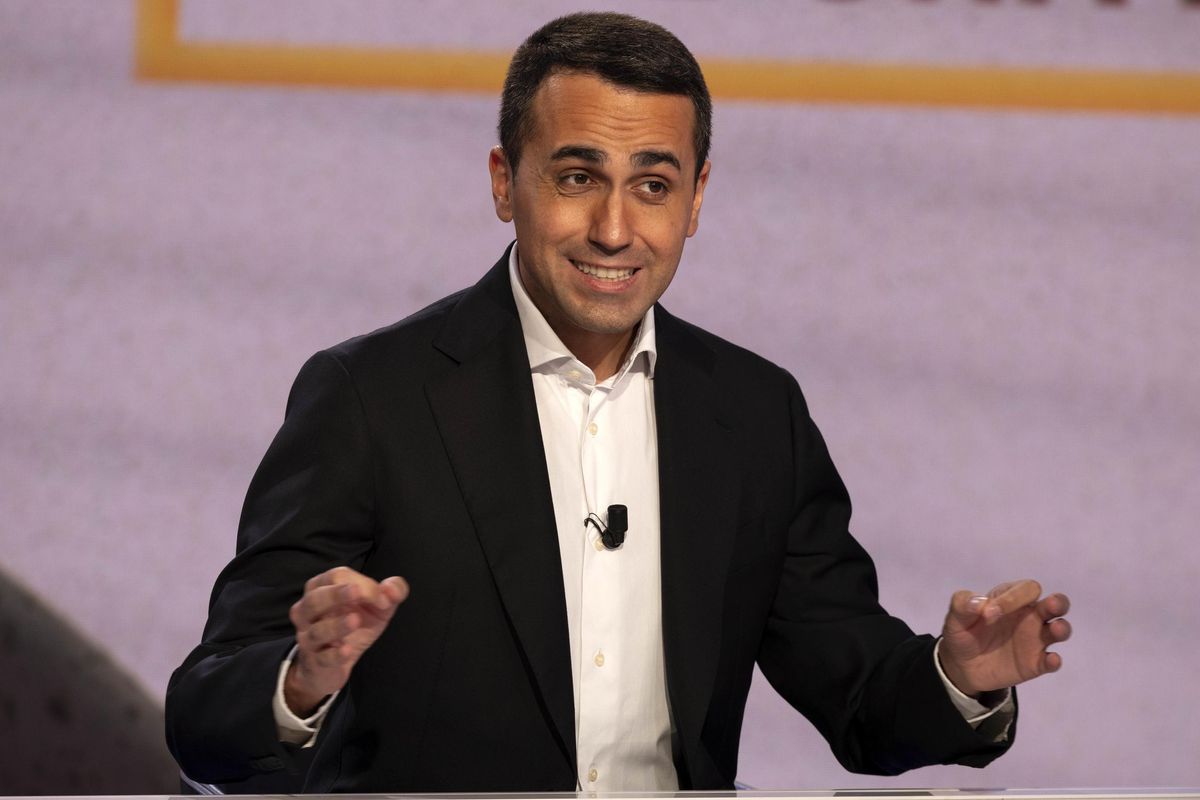 Di Maio «civico» arruola perfino il Papa
