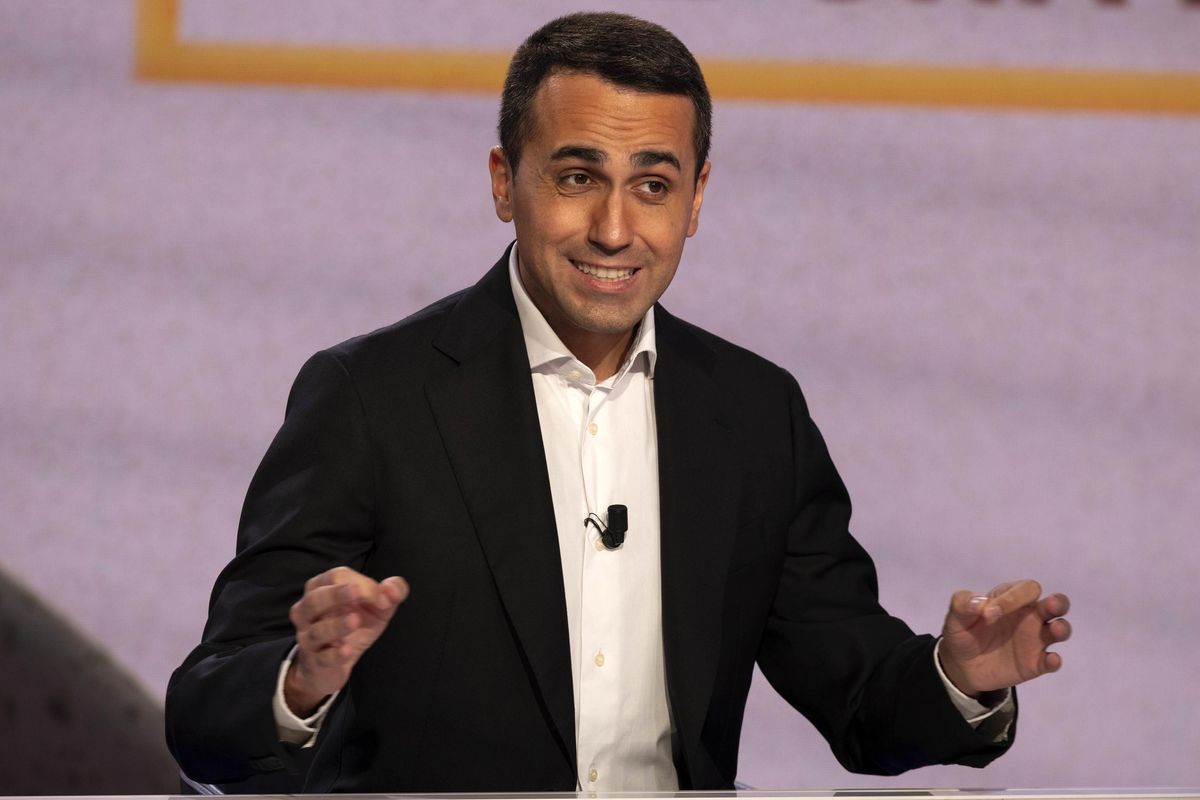 Di Maio «civico» arruola perfino il Papa