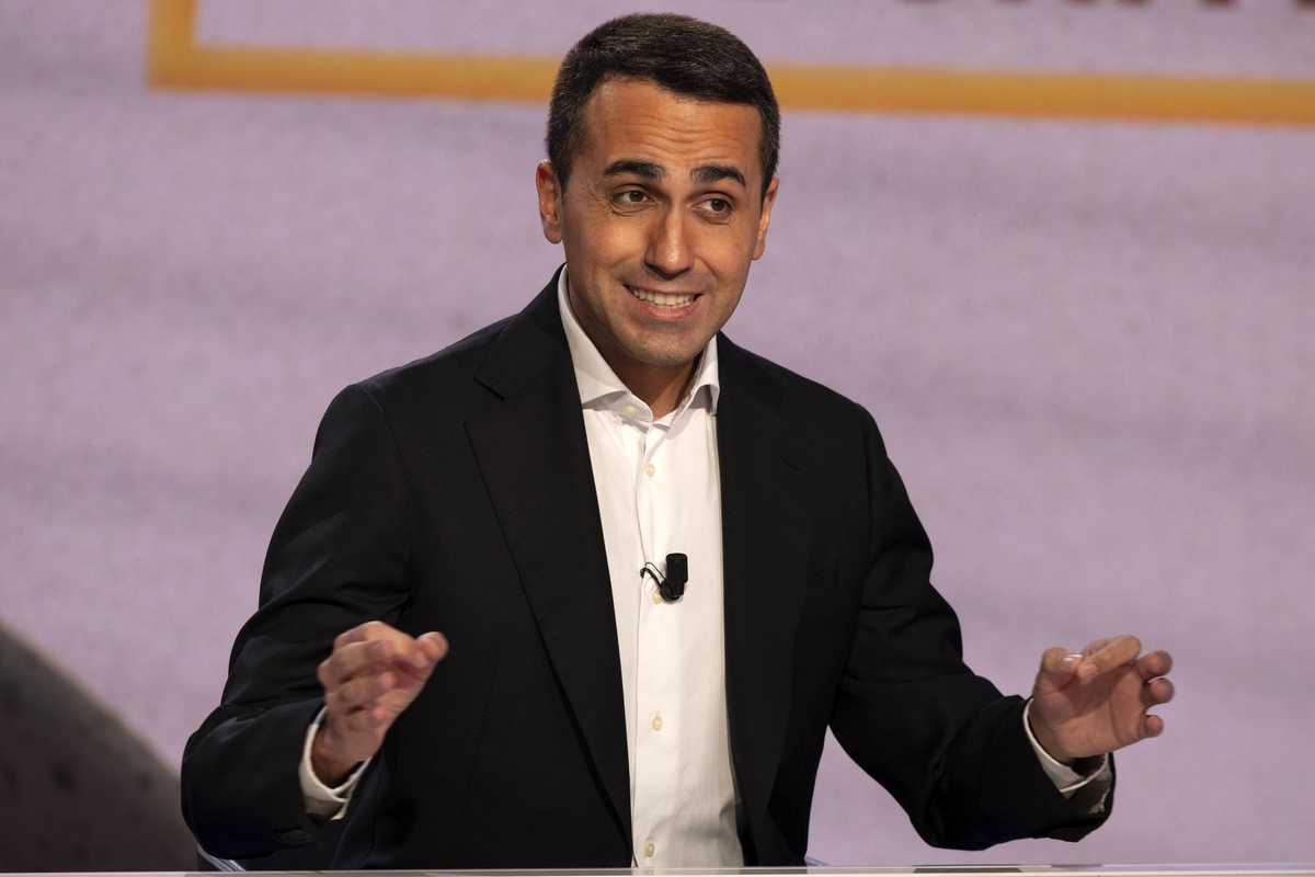 Di Maio «civico» arruola perfino il Papa
