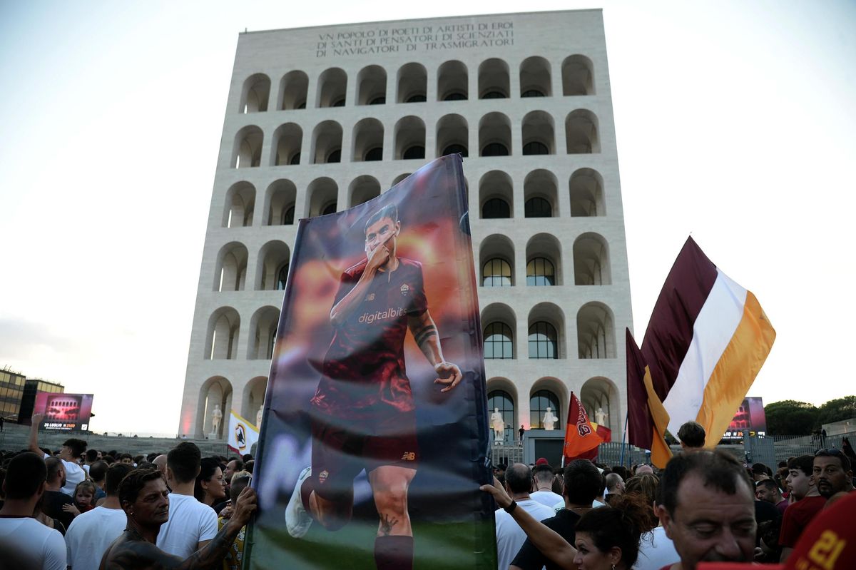 Dal Regime a Dybala: il Colosseo quadrato e il perenne ritorno dell’estetica anni Trenta