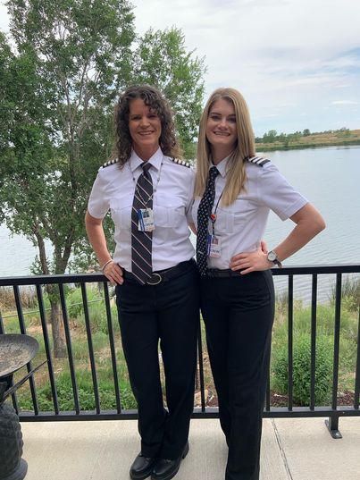 Mom and daughter become co-pilots on Southwest flight image