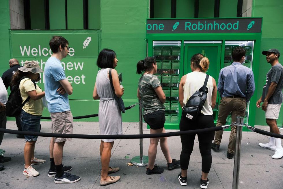 As the US prepares for a recession, more companies announce massive layoffs; Robinhood slashes an additional 23% of its staff