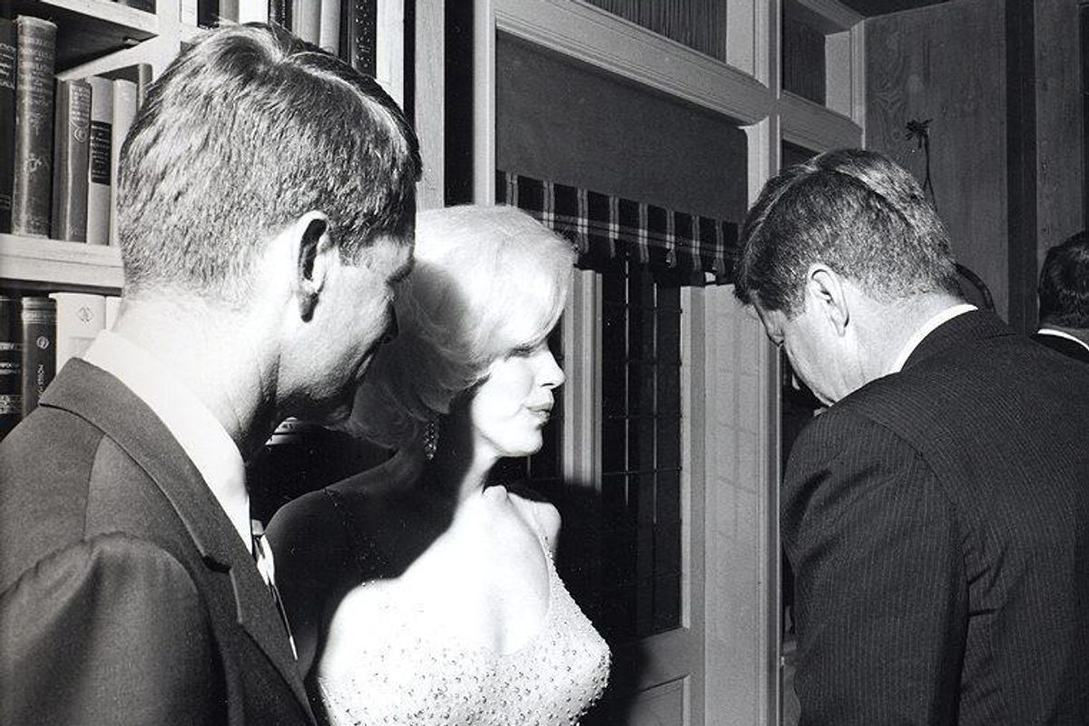 Trappola per Bob Kennedy dietro l’eterno mistero sul «suicidio» di Marilyn