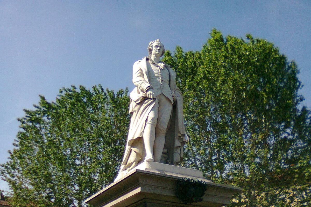 ’O professore e il cane. Solitudini e nostalgie sotto l’albero di Alfieri