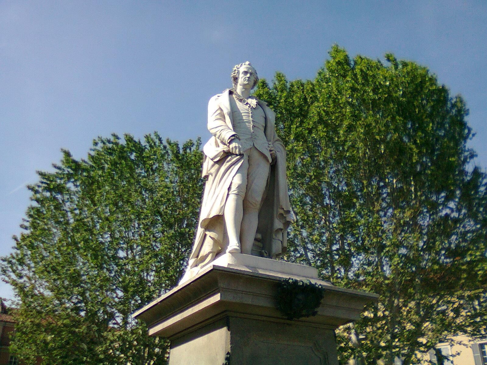 ’O professore e il cane. Solitudini e nostalgie sotto l’albero di Alfieri