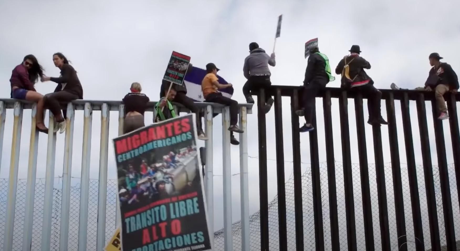 migrants border fence