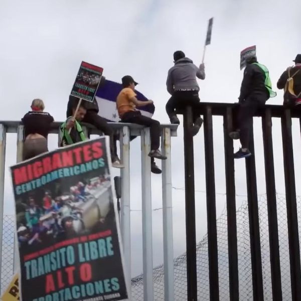 migrants border fence