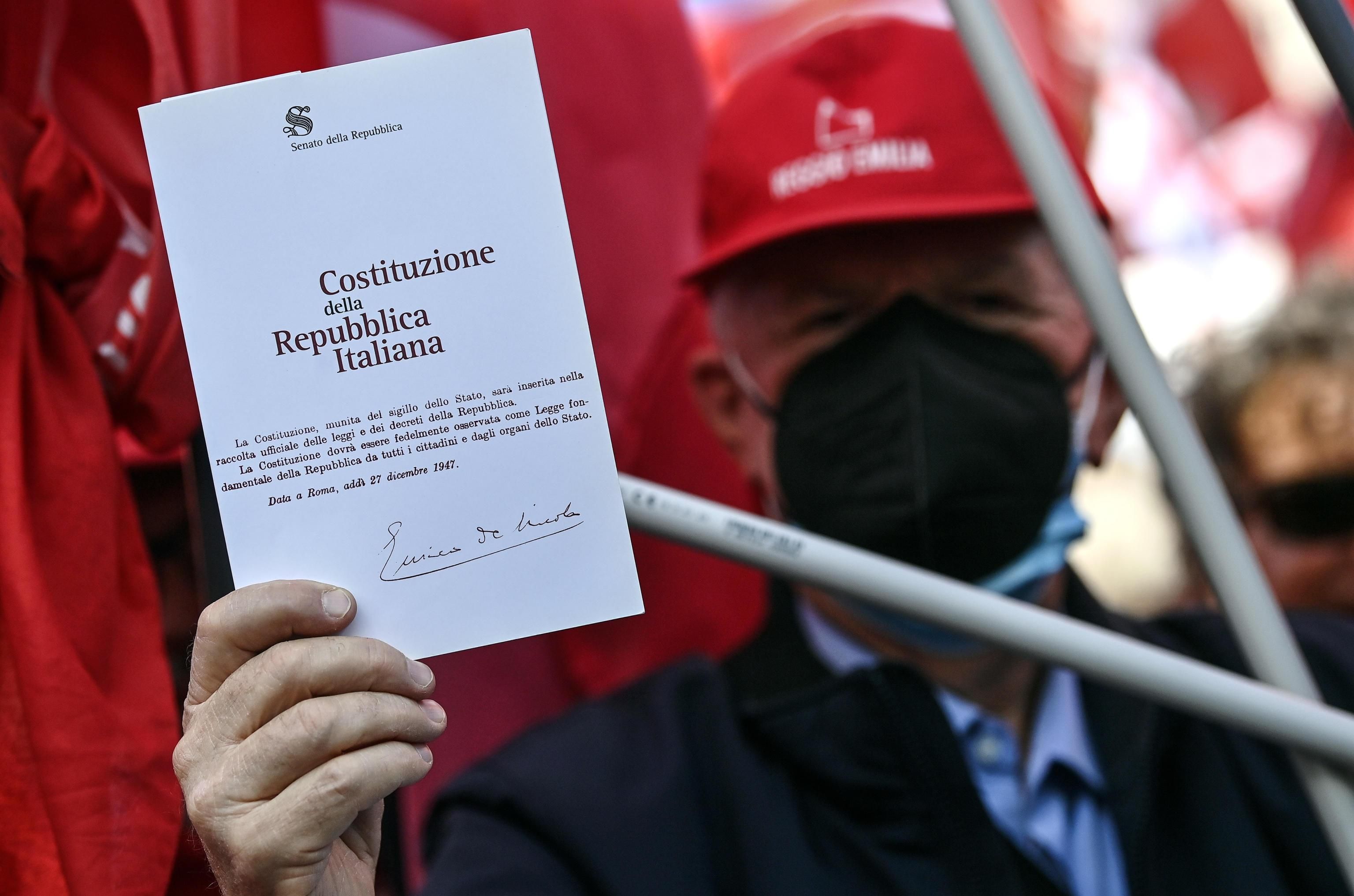 I violentatori della Carta ora pretendono voti a suo nome