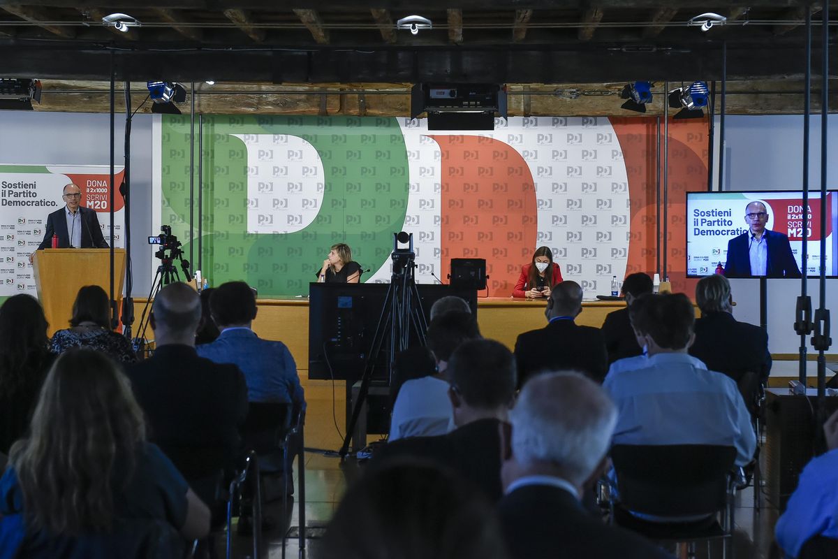 Pd, la notte dei lunghi coltelli (e della coperta cortissima)