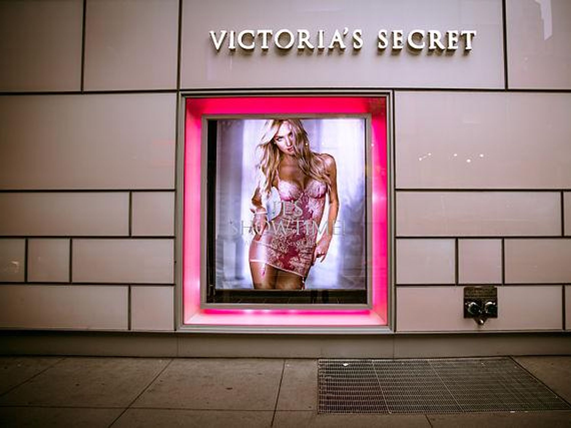 Victoria's Secret store to open at NFL stadium