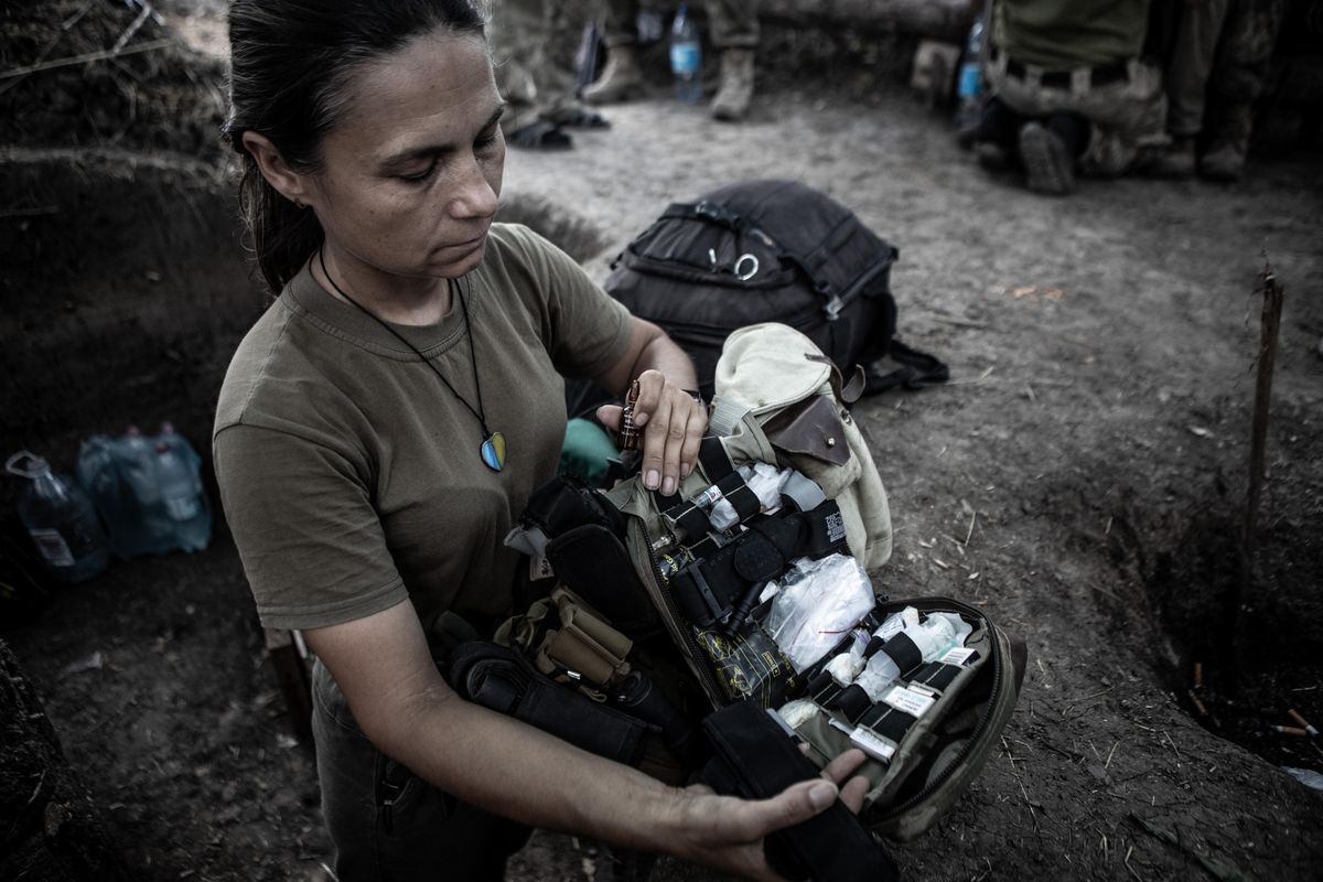 La veterinaria di Kiev cura i soldati: «Con loro è più facile che con i cani»