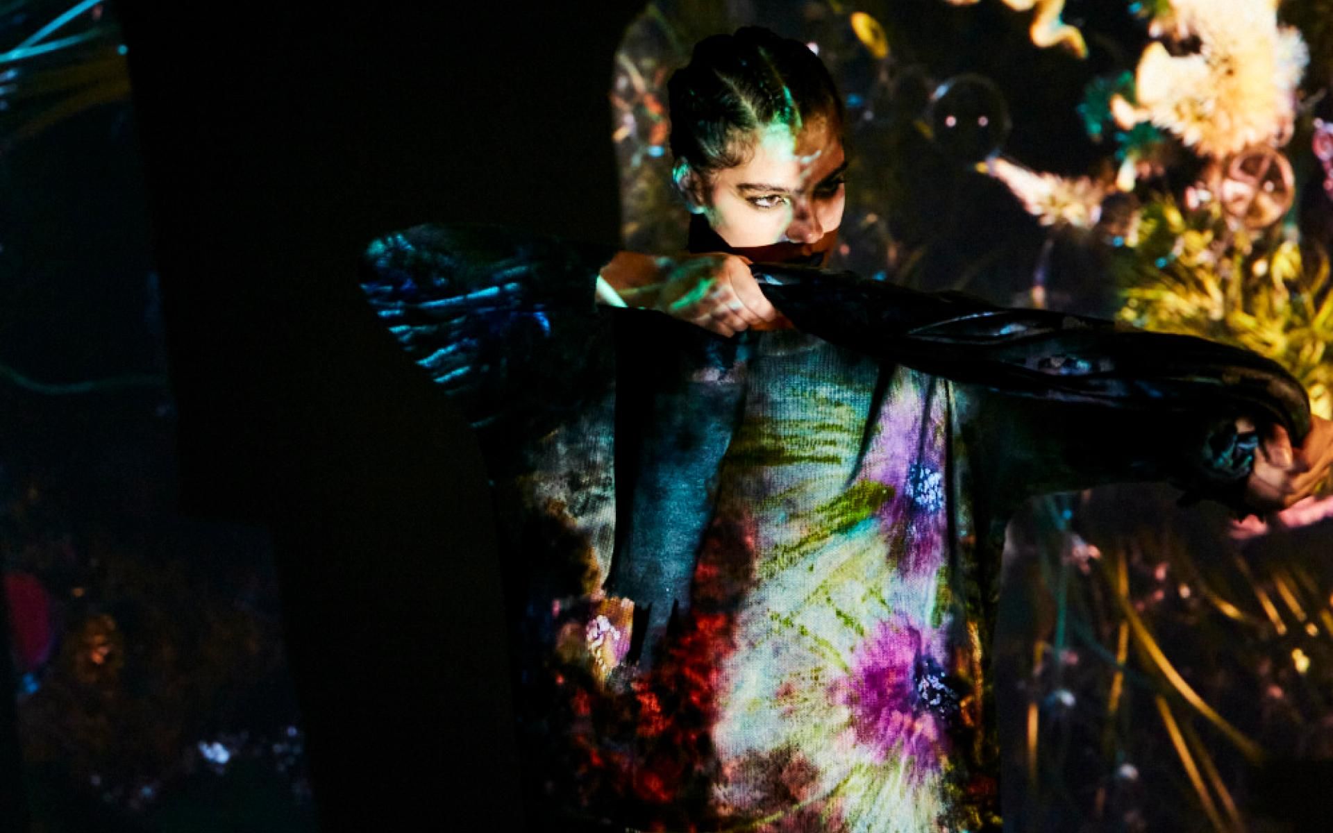 «Pitturiamo i nostri capi con pennelli e rulli, rendendoli pezzi unici»