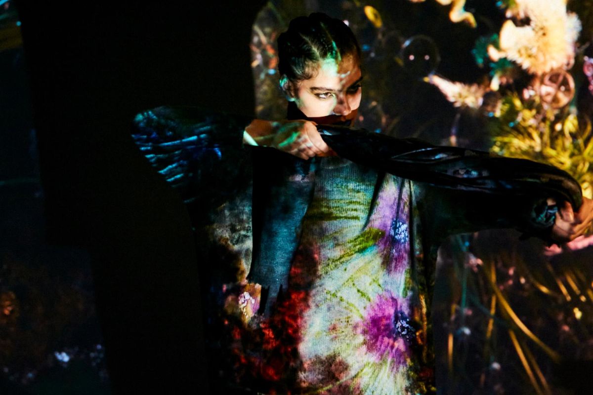 «Pitturiamo i nostri capi con pennelli e rulli, rendendoli pezzi unici»