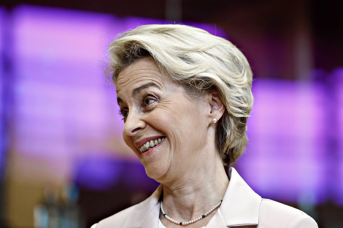 L’Ue vuole il panino con le cavallette: «Mangiate insetti, altro che latte»