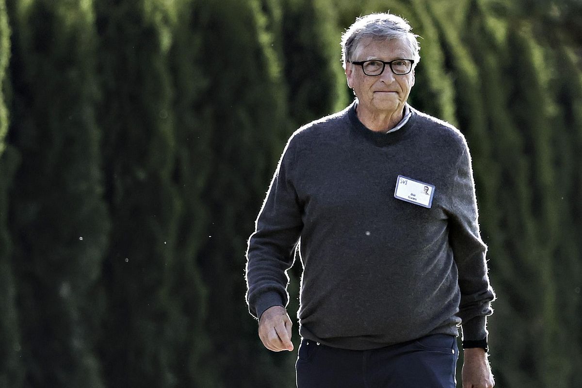 Abbiamo vaccini da buttare ma diamo a Gates 100 milioni per comprarne altri