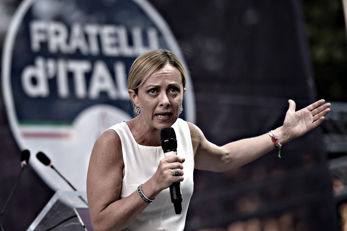 La fissa per la Meloni travia i dem: «Viva le devianze». Cioè droga, alcol e violenza