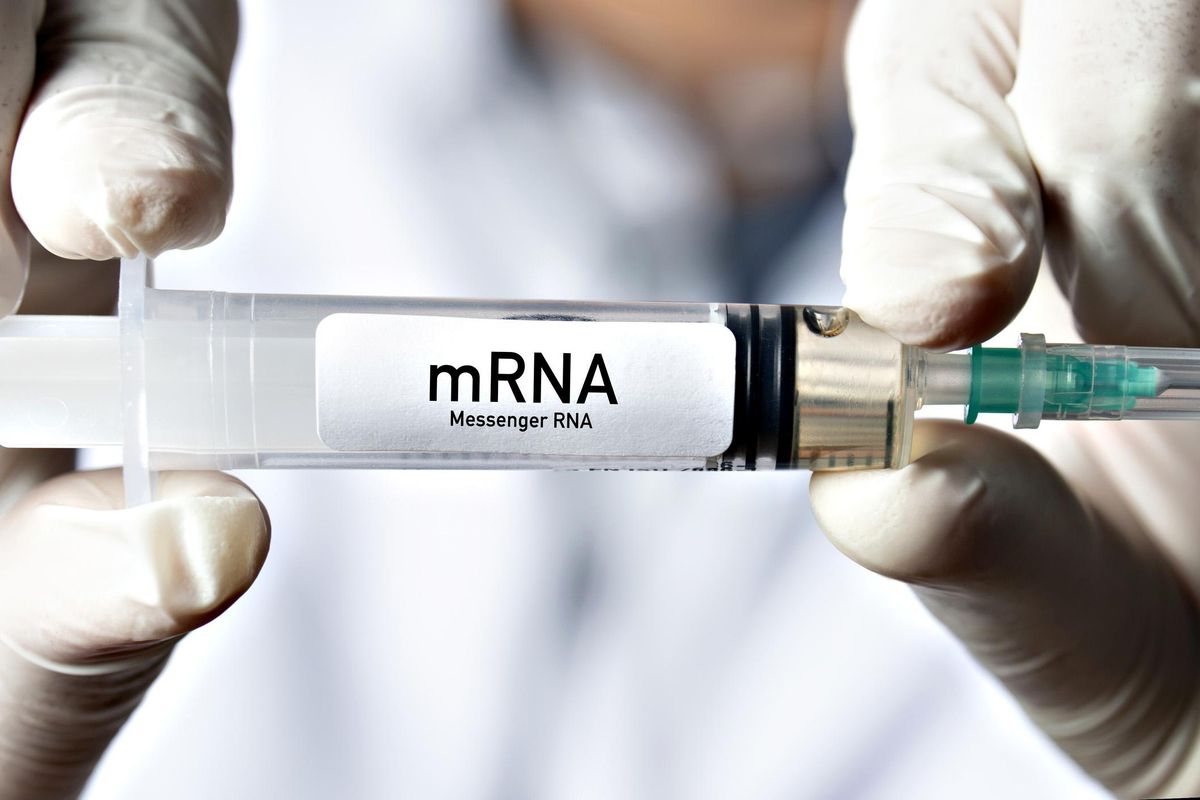 «Stop alle iniezioni con i farmaci a mRna»