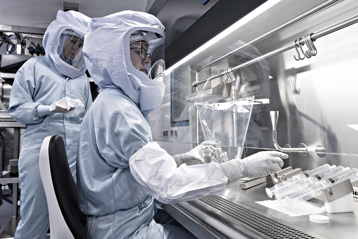 Non testano i vaccini ma intanto li rincarano