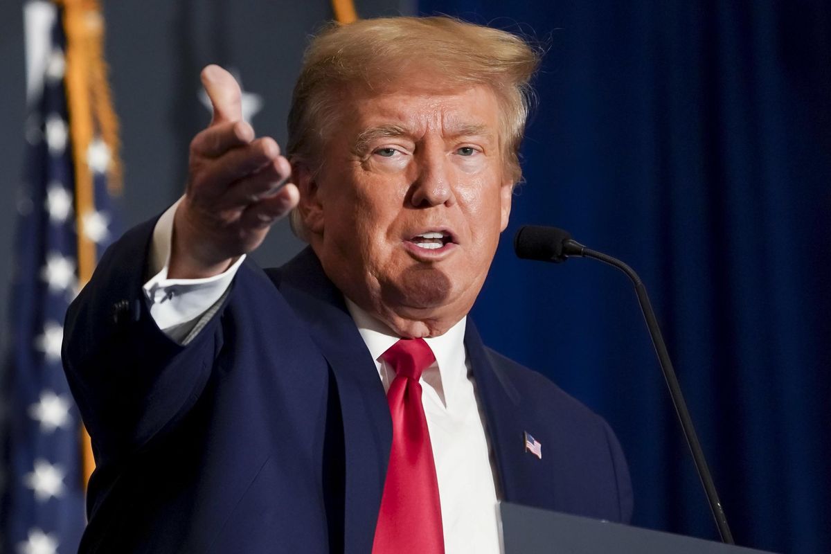 Trump non molla sui documenti e fa causa al governo per il blitz Fbi