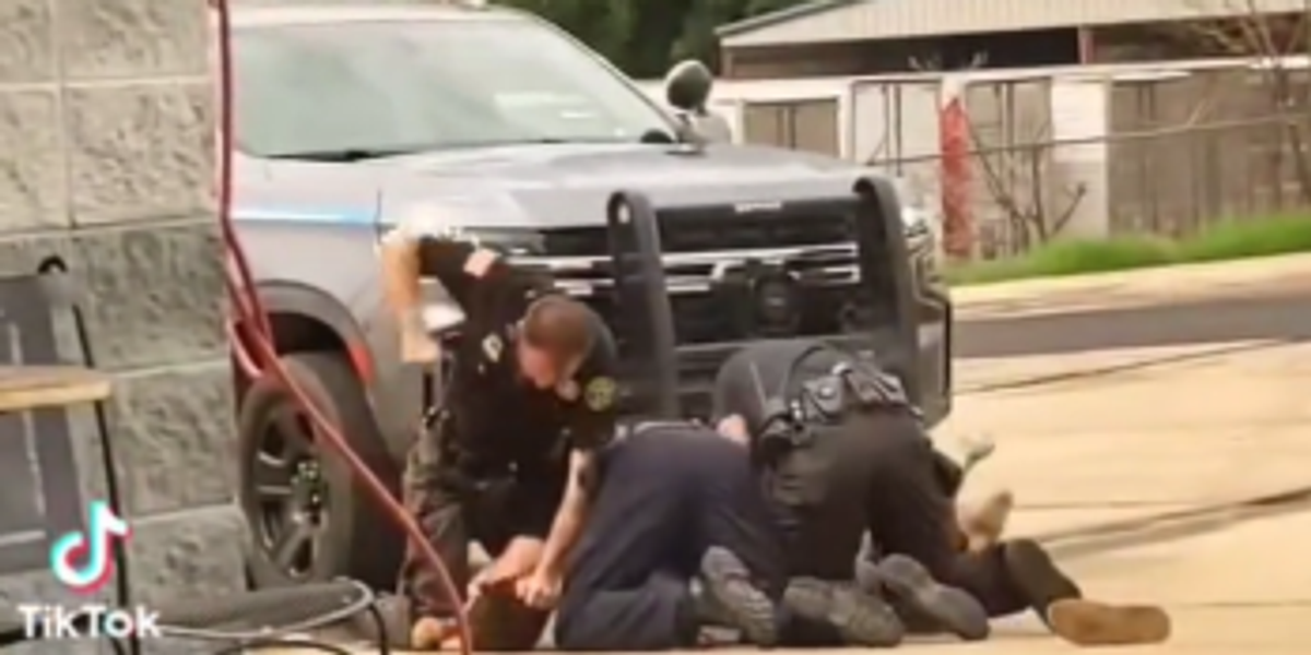 Video shows Arkansas police officers beating man TheBlaze