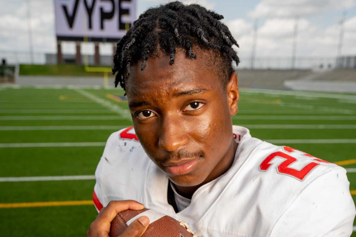 Davis fuels Katy past Clear Springs in season-opener, 49-16