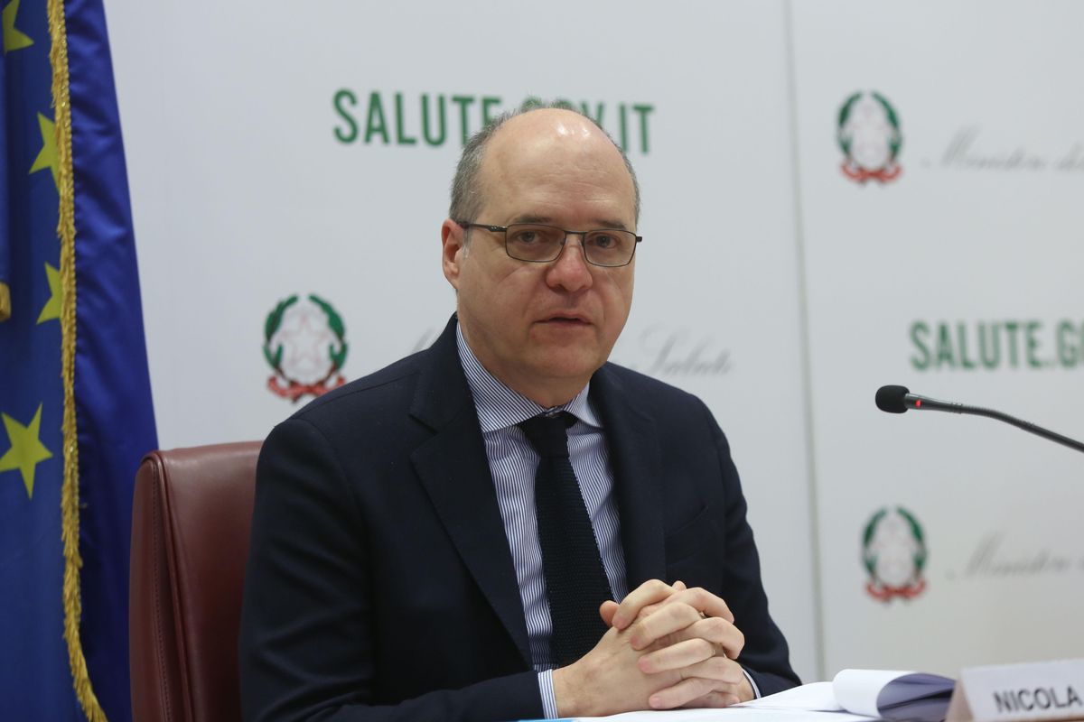 La lotta di ministero, Aifa e virostar alle cure che avrebbero salvato vite