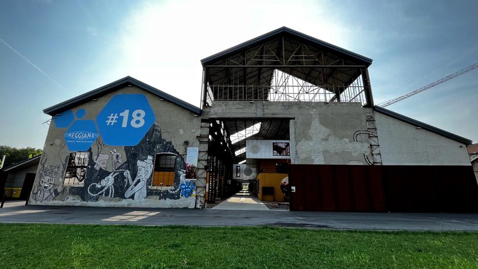 Sterpaglie e fabbricati dismessi nel deserto. Ecco la Ferrari cinese