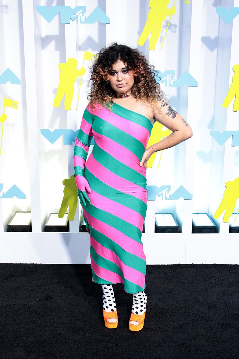 Lizzo Wears Black Ball Gown and Matching Lipstick at 2022 VMAs [PHOTOS]