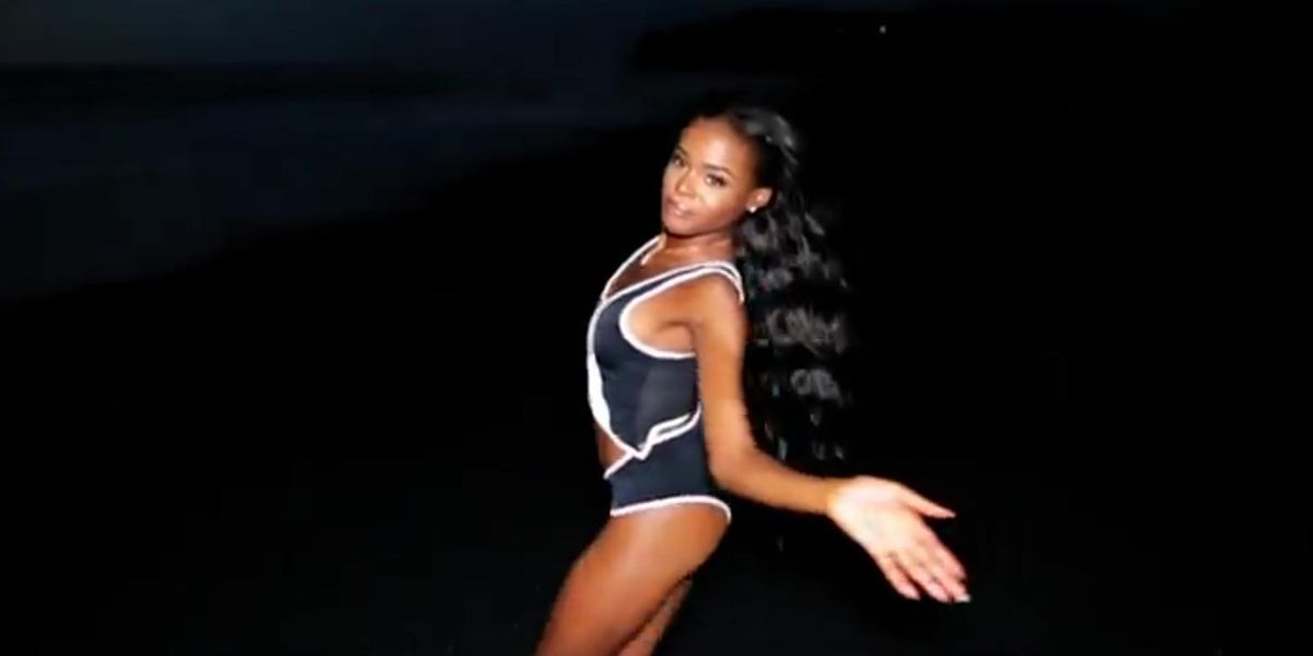 Watch Azealia Banks Walk Her Pet Pig, Dance On The Beach In "Count Contessa" Video