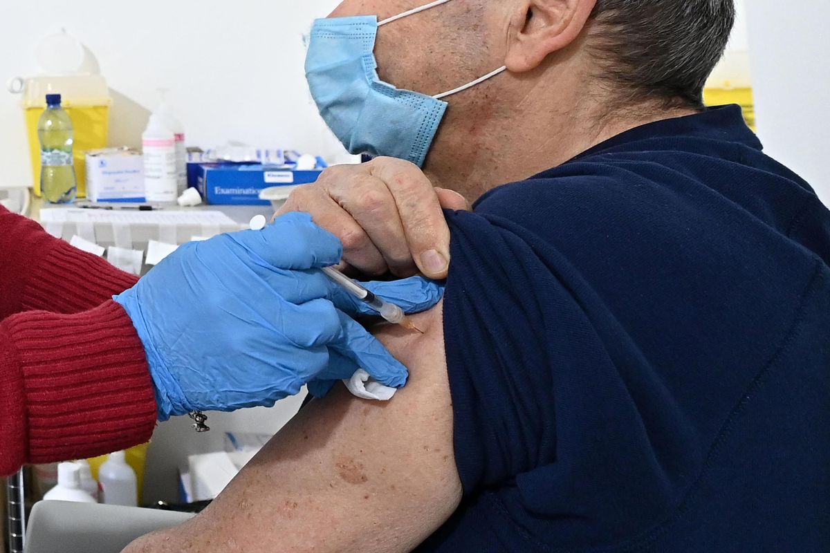 Arrivano i vaccini per Omicron 5. Ma li hanno testati su Omicron 1