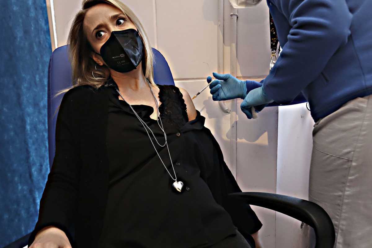 «Crollano le nascite in 18 Paesi europei. È l’effetto vaccino?»