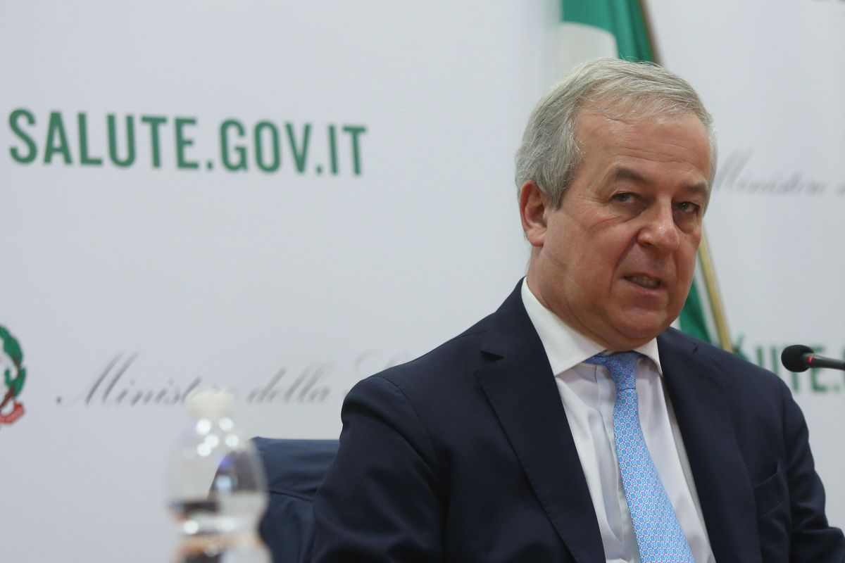 Locatelli come Speranza. Ora dà lezioni ai partiti e spinge la quarta dose