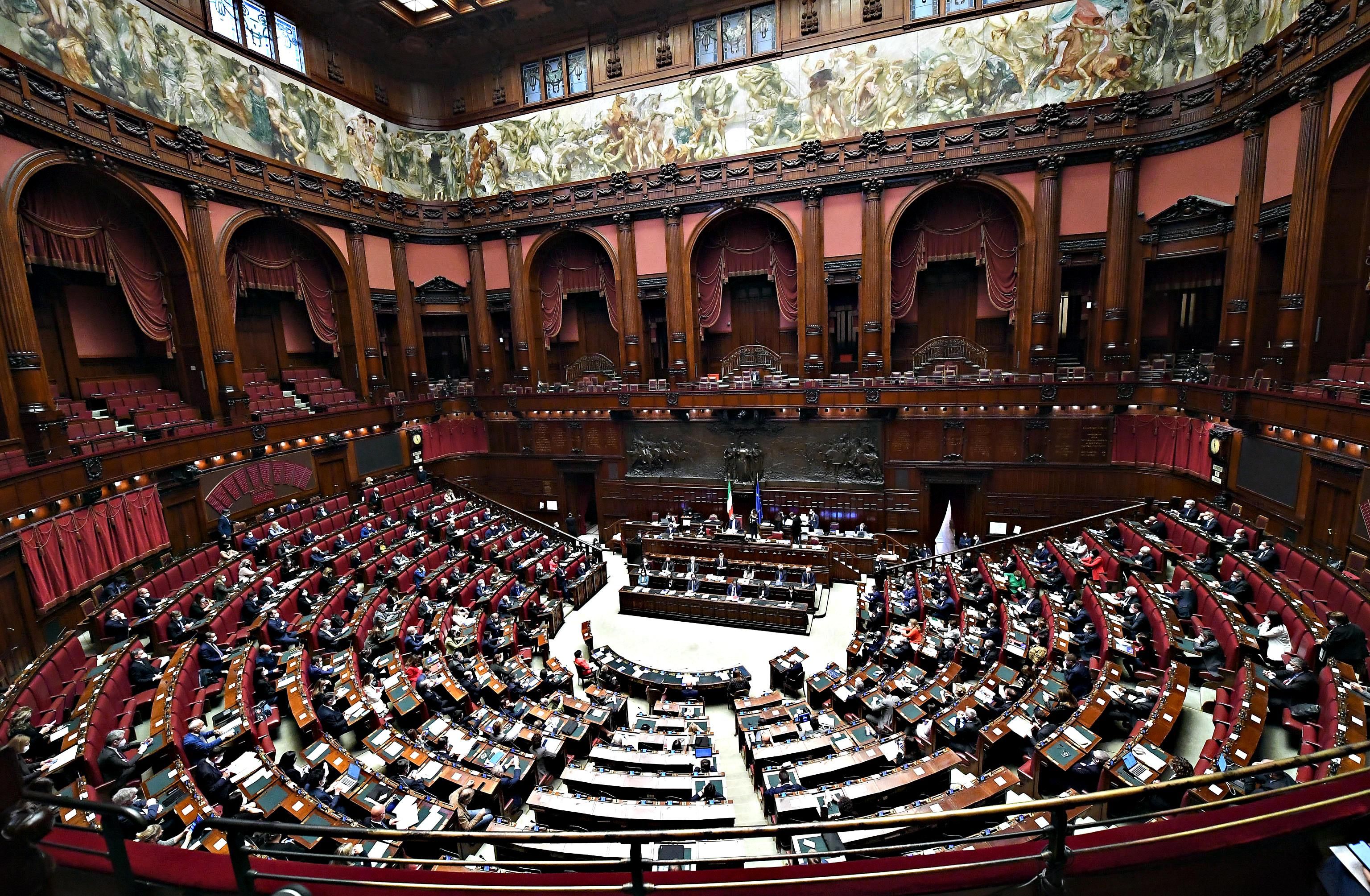 Il governo cerca fondi anti bollette: dai decreti «scaduti» 7,8 miliardi