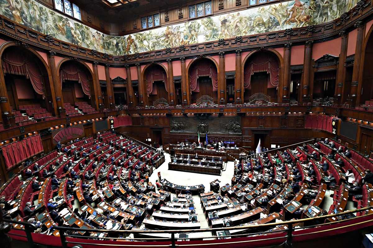 Il governo cerca fondi anti bollette: dai decreti «scaduti» 7,8 miliardi