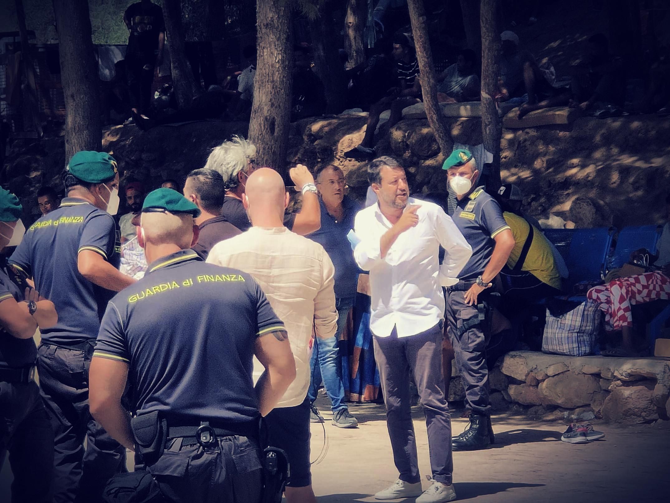 Blitz a Lampedusa: Salvini svela i trucchi della Lamorgese