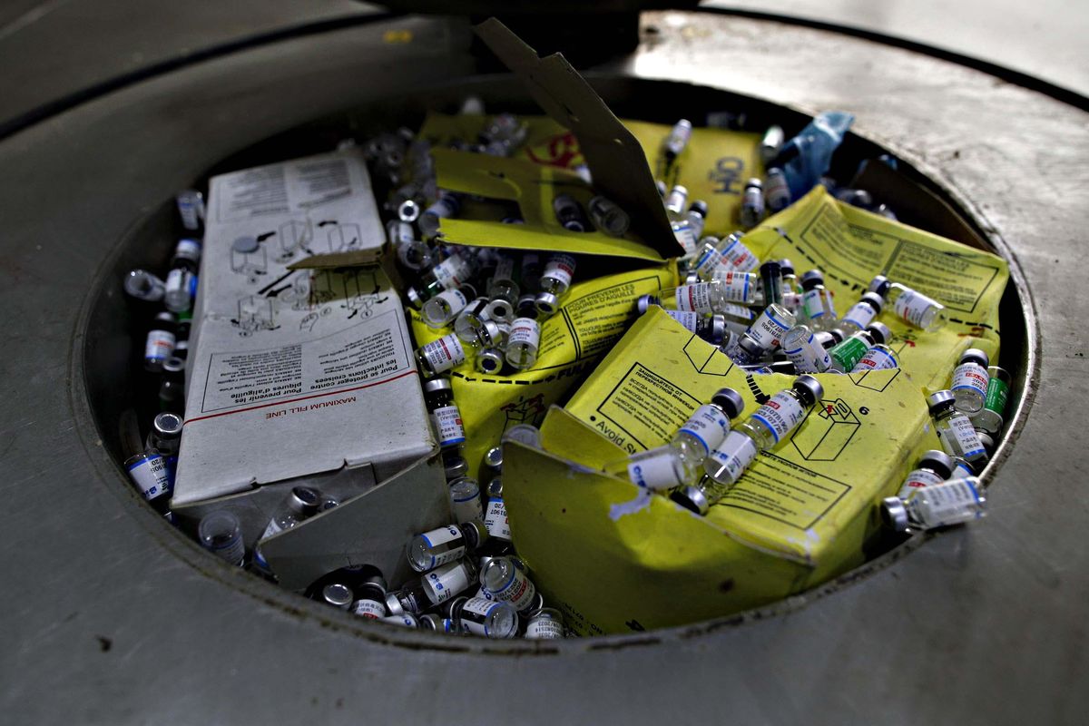 Le dosi in scadenza a quota 28 milioni. Rischiano di finire tutte in discarica